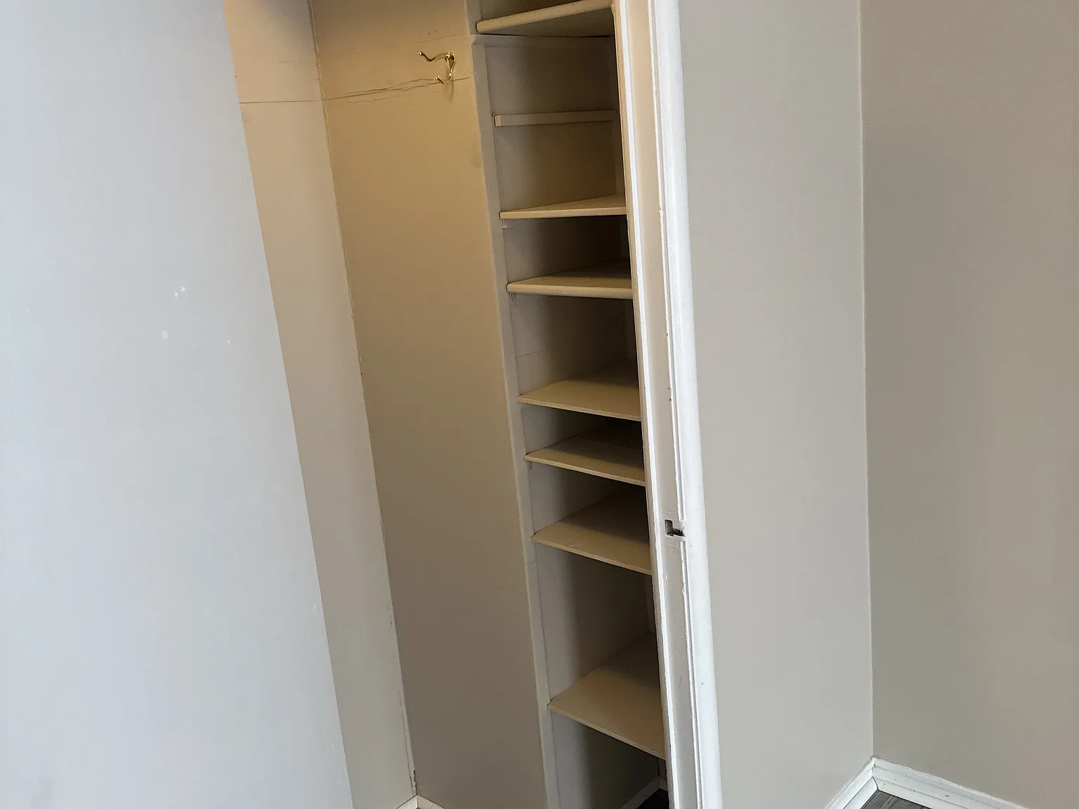 Studio, 250 sqft, $775 — Photo 4