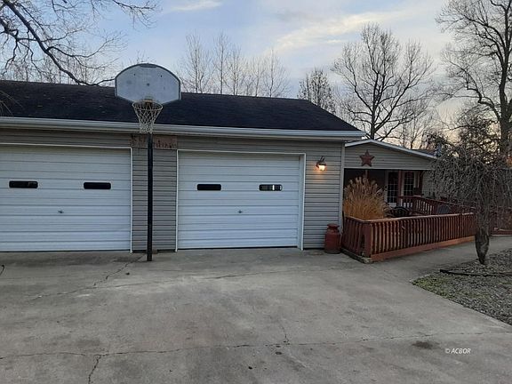4th image of 1108 McGiffins Ln