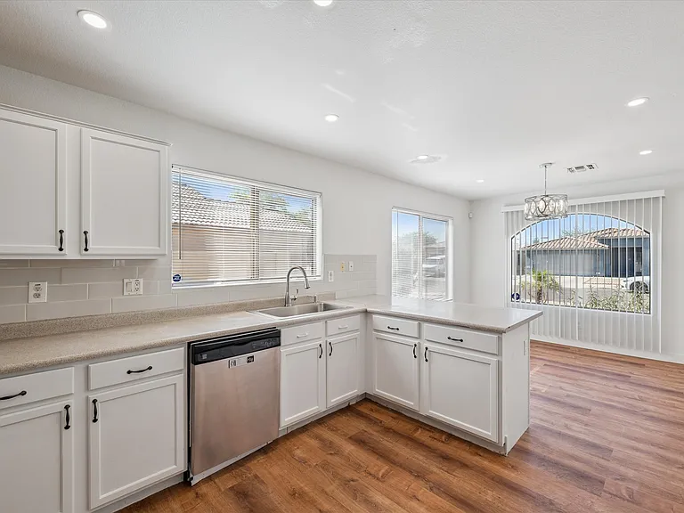 2233 W Alta Vista Rd — Photo 14