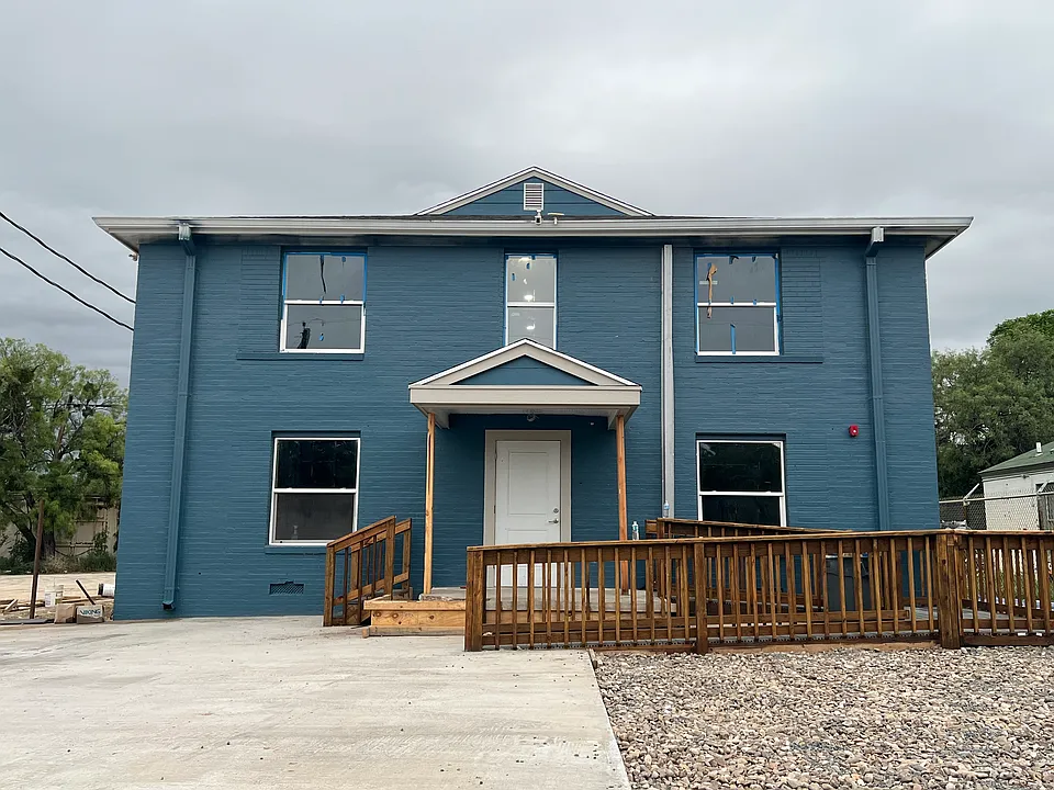 218 W 9th St #2B