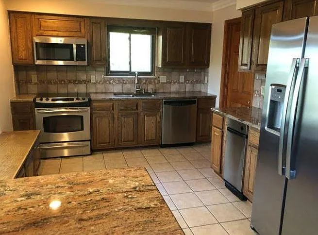 9944 Great Oaks Way — Photo 5