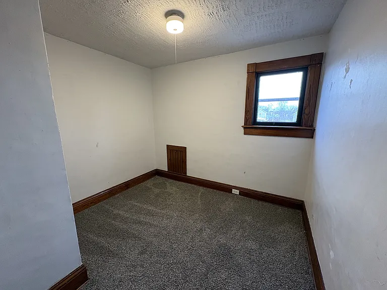 211 S Morton St — Photo 12