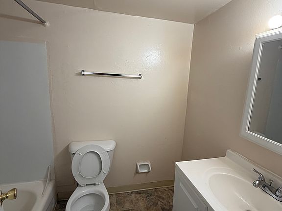 2nd image of 4240 Woodhaven Rd #100