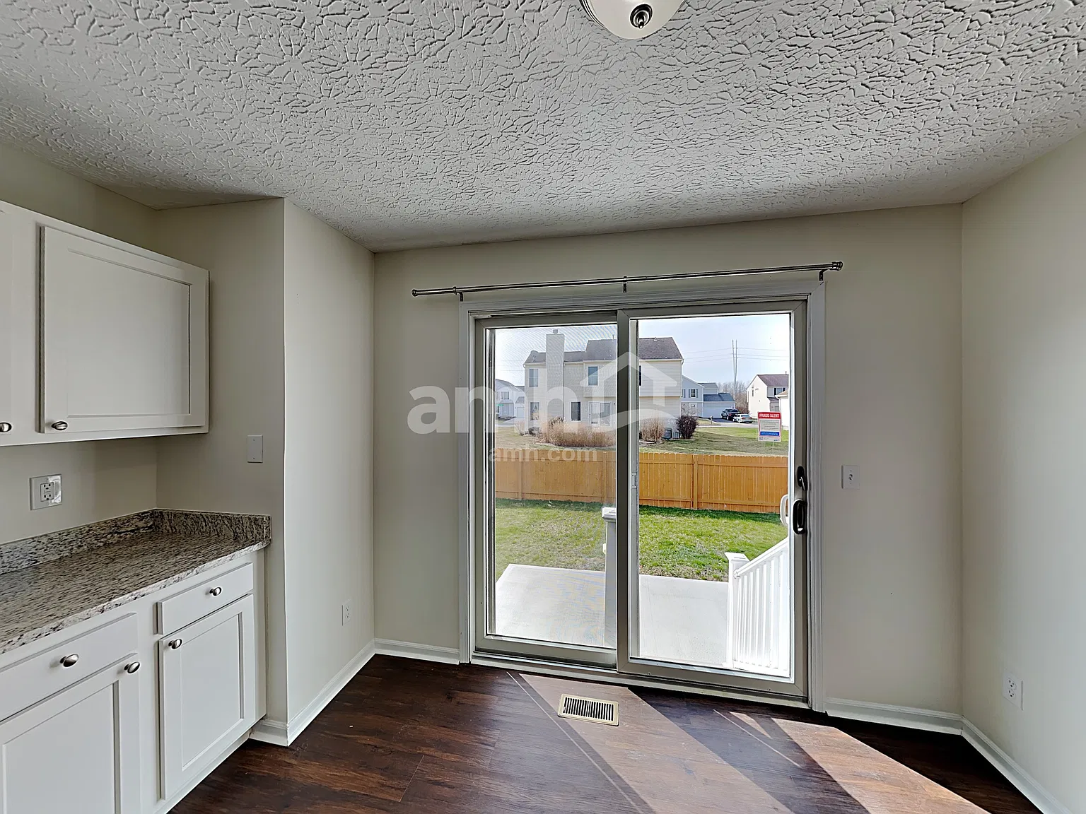 3 bed, 2.0 bath, 1241 sqft, $2,185 — Photo 4