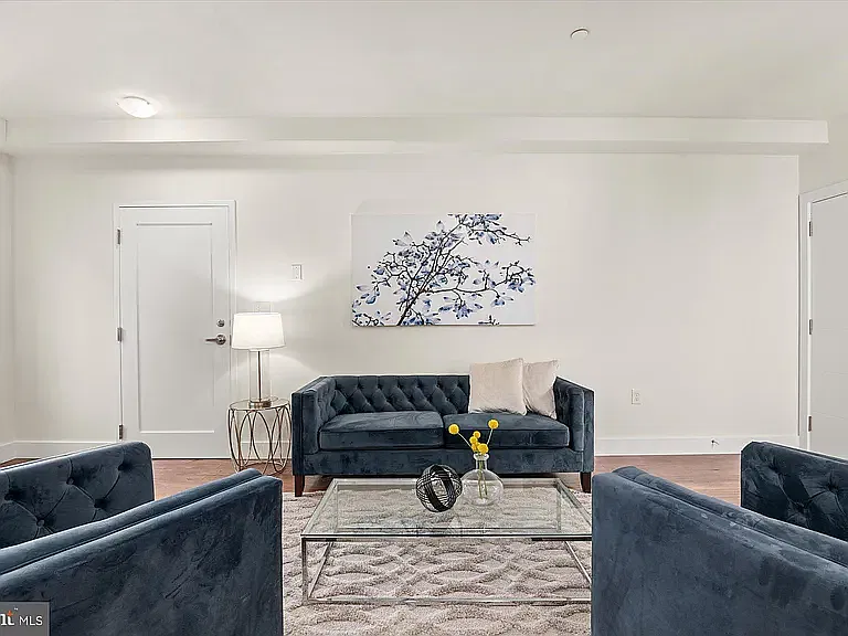 2 bed, 1075 sqft, $3,100 — Photo 4