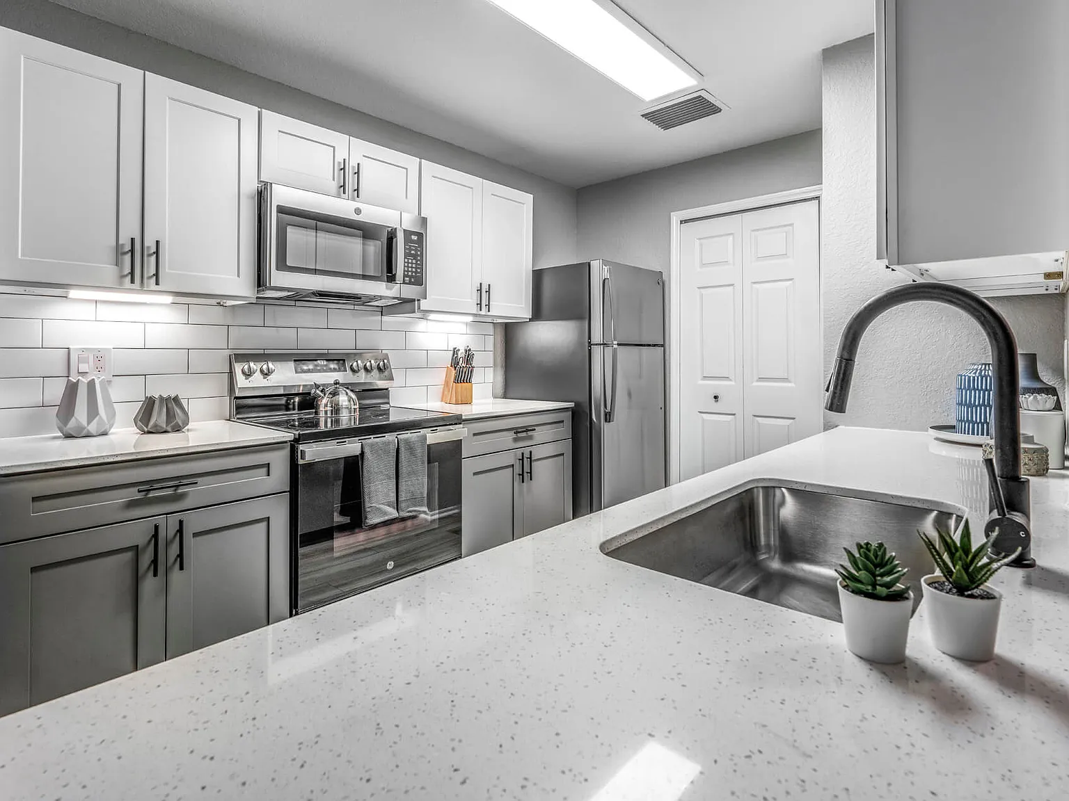MacAlpine Place — Photo 1