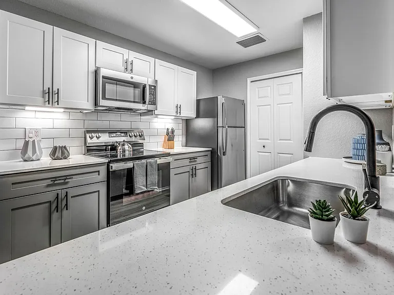 MacAlpine Place — Photo 1