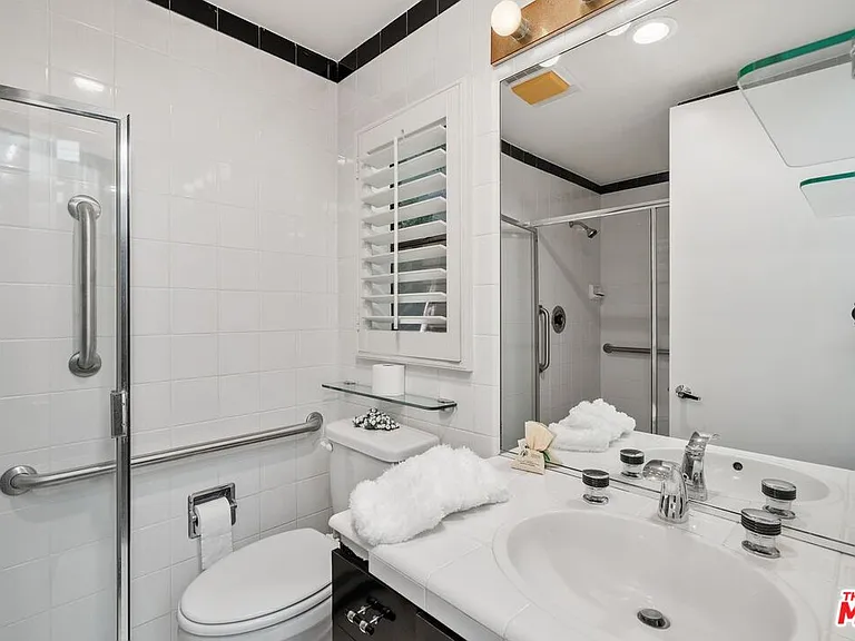 1360 S Beverly Glen Blvd #Penthouse 301 — Photo 31