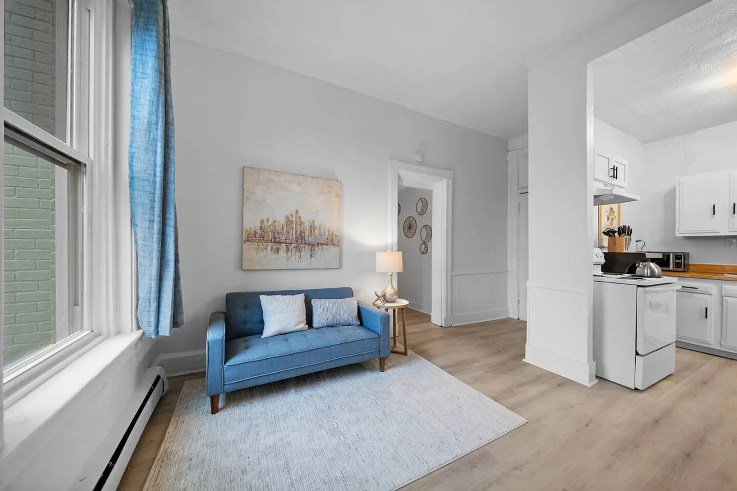 1 bed, 1.0 bath, 753 sqft, $1,103 — Photo 2