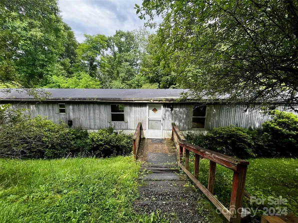 97 Green Acres Dr, Leicester, NC 28748