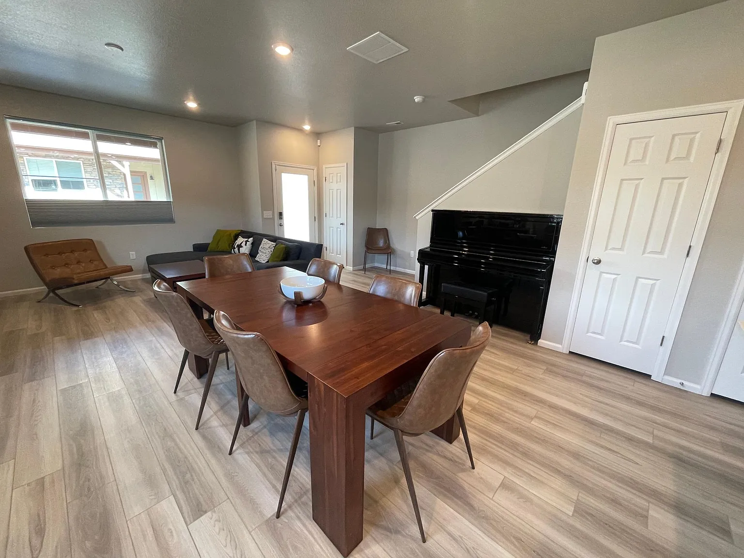 3 bed, 2.5 bath, 1874 sqft, $3,295 — Photo 2