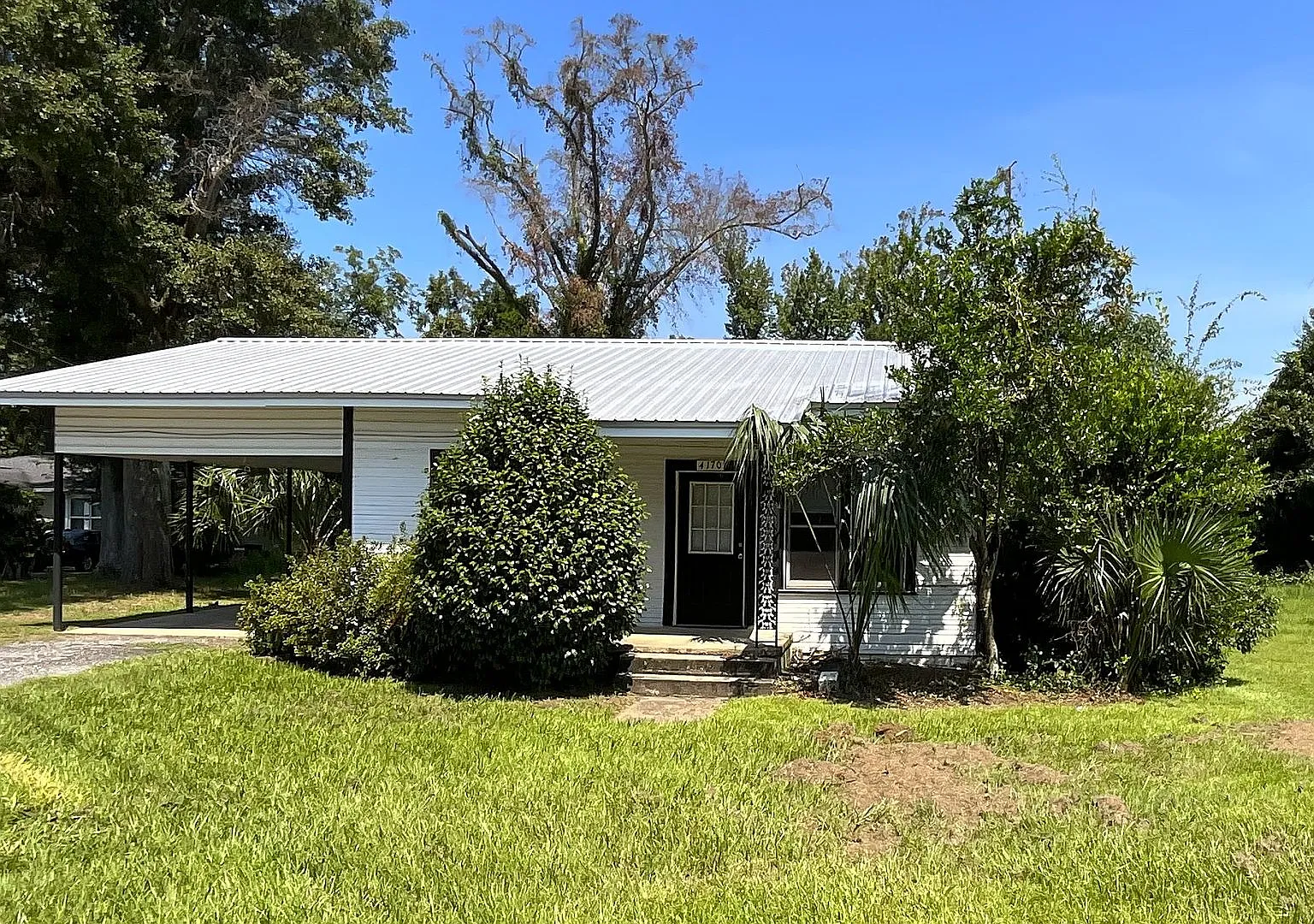 Sweet 2/1 Cottage in Marianna w/ High Ceilings and Original Hardwood Floors — Photo 1