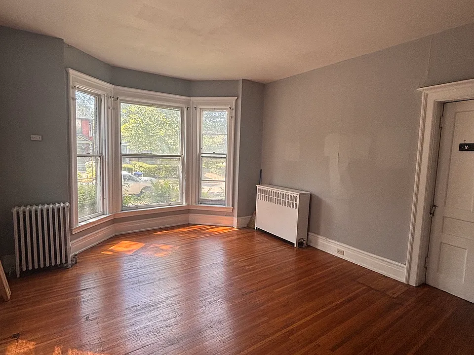 83 Hodge Ave #4