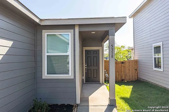 4 bed, 2.0 bath, 1521 sqft, $1,795 — Photo 3