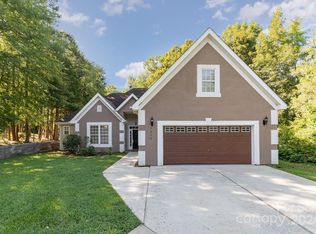 5000 Spicewood Dr, Charlotte, NC 28227