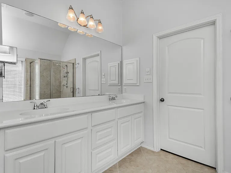 2823 Woodland Glen Ln — Photo 16