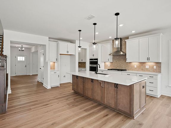 Large Spacious Kitchen with an Island