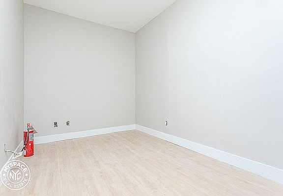 4th image of 804 Macon St APT 8C