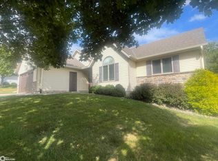 323 Prairie View Dr, Carroll, IA 51401