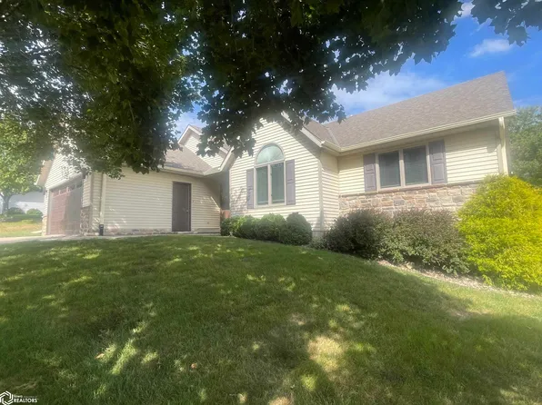 323 Prairie View Dr, Carroll, IA 51401
