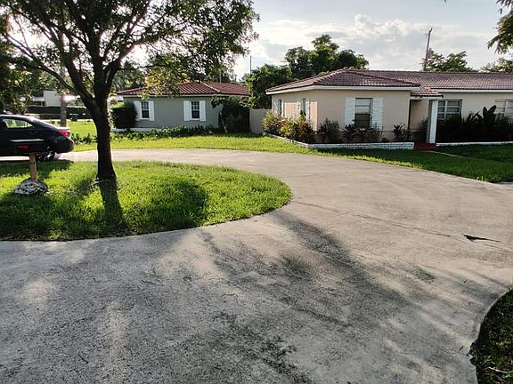 2nd image of 923 NE 107th St