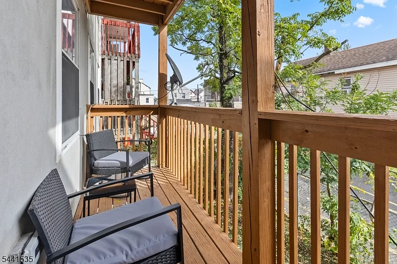 3 bed, 2.0 bath, 1200 sqft, $2,675 — Photo 4