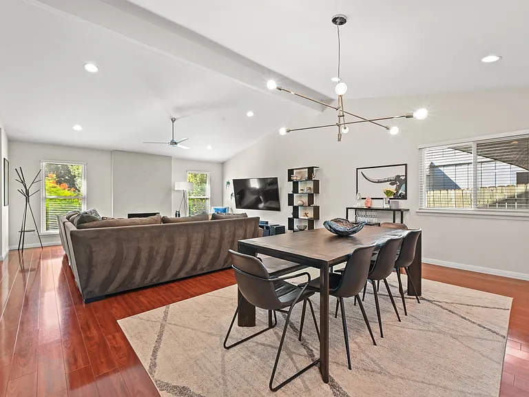 7806 Lowdes Dr — Photo 9