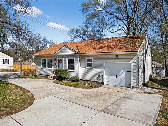 3rd image of 5501 Roe Ave