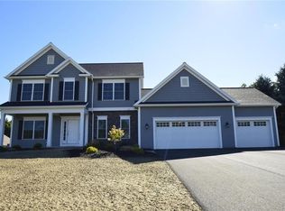 7658 Creekwood Est, Ontario, NY 14519