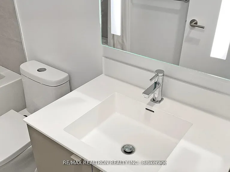 500 Dupont St #301 — Photo 40