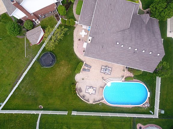 2nd image of 8731 Moss Ct