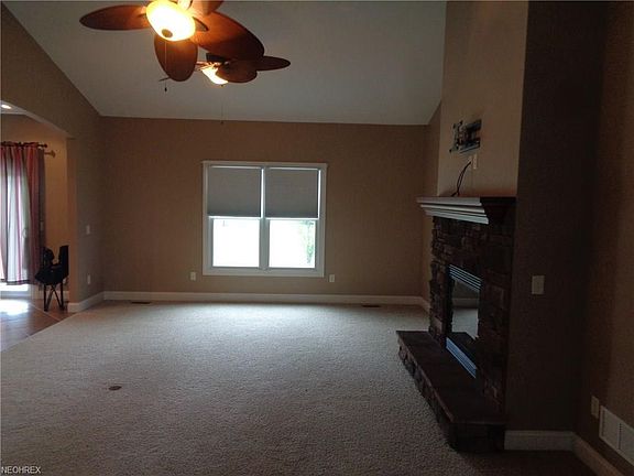 4th image of 1209 Parkdale Dr