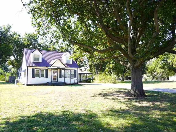 1217 N 8th St, Perry, OK 73077