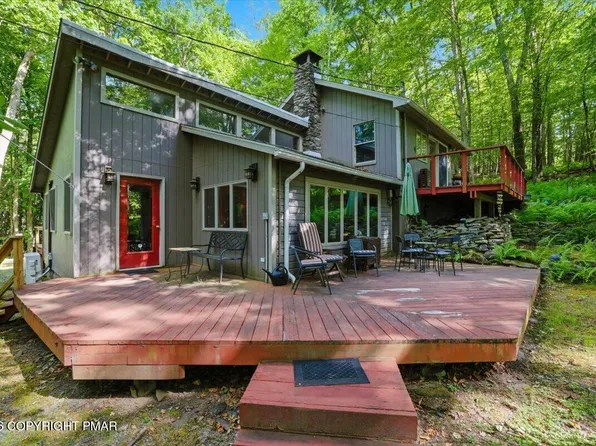178 Westcolang Rd, Lackawaxen, PA 18435