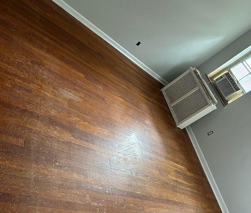 1st image of 2729 Oakleaf Ave APT 2