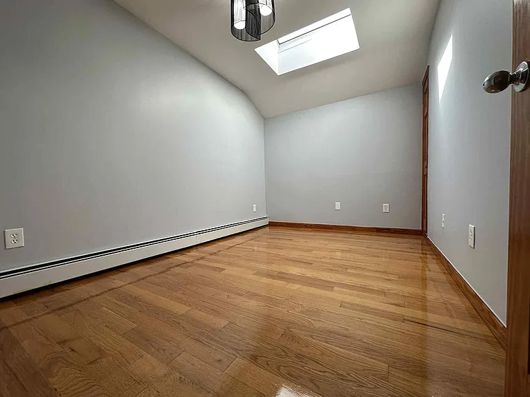 65-42 Metropolitan Ave #2 — Photo 12