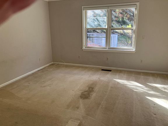 3rd image of 17 Bishops Ct