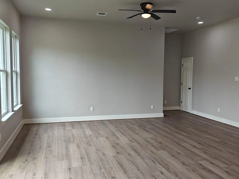 504 Center St — Photo 4