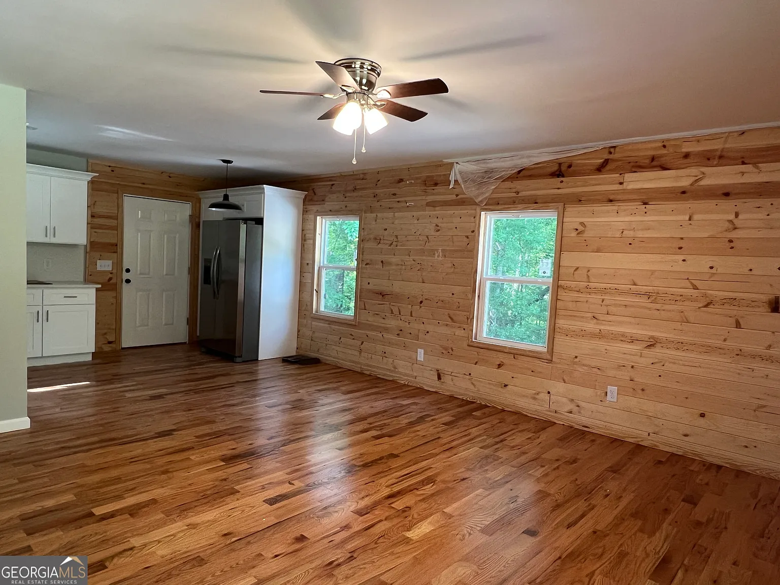 3 bed, 2.0 bath, 1600 sqft, $2,000 — Photo 2