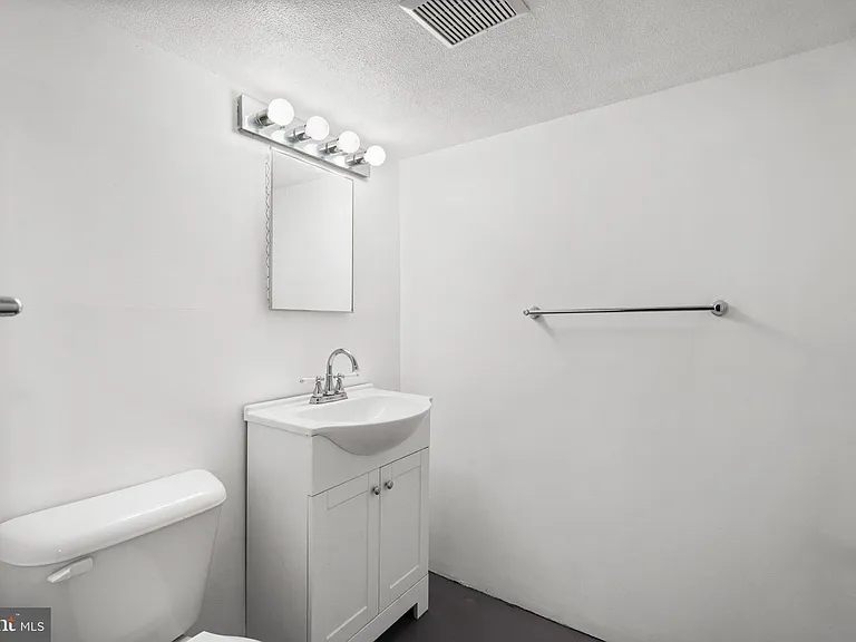 1326 N Stockton St — Photo 23