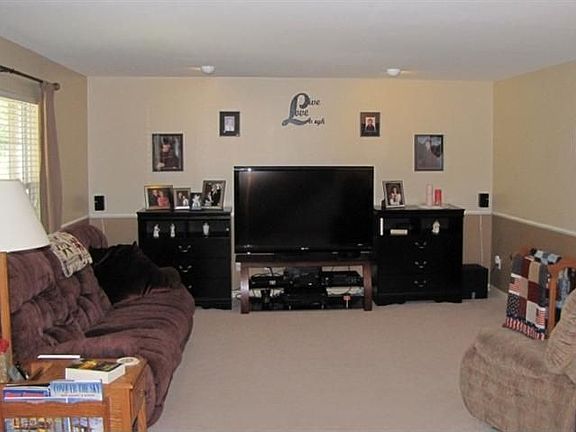 2nd image of 2415 Stratford Dr