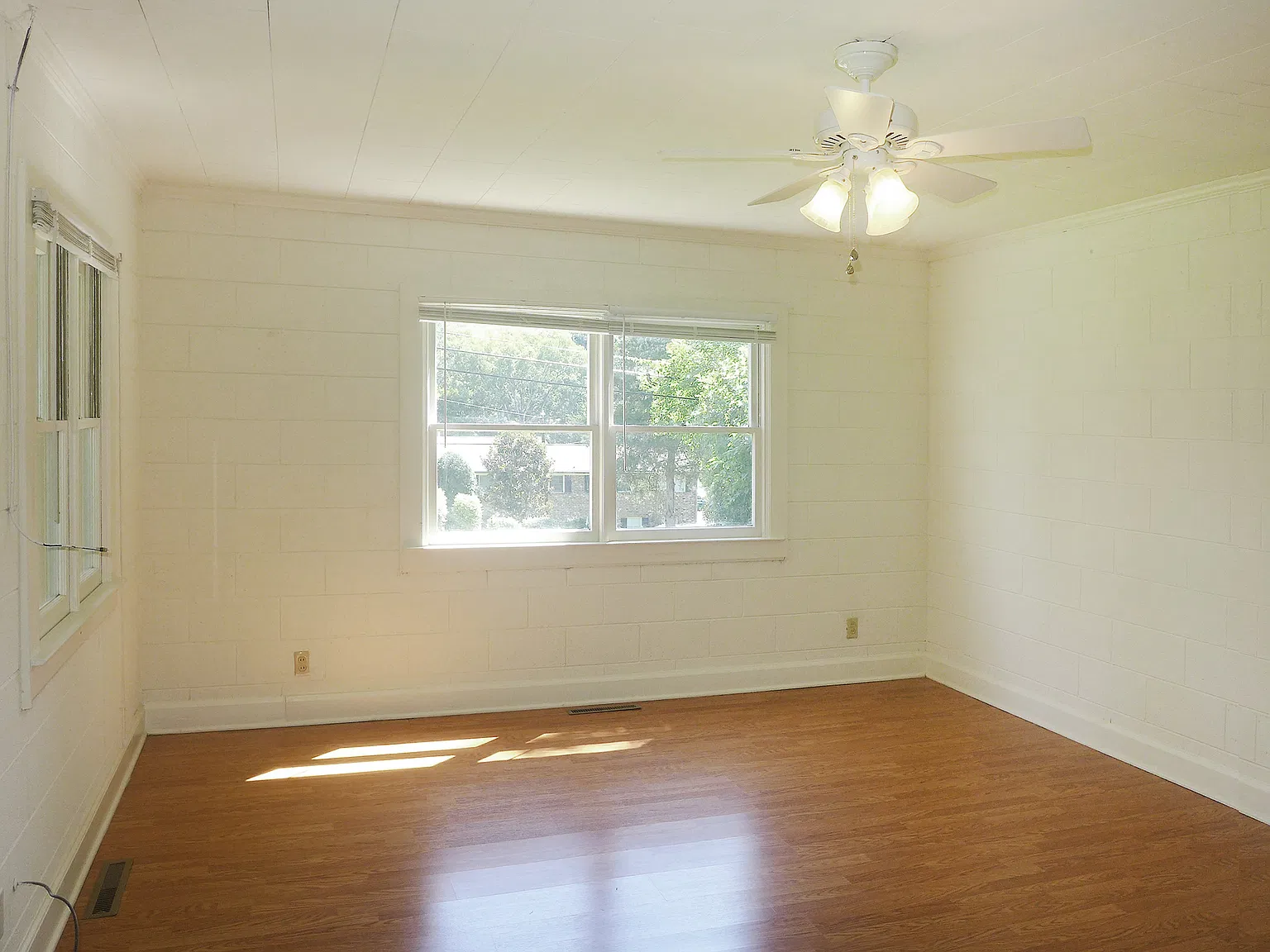 3 bed, 1400 sqft, $2,395 — Photo 3