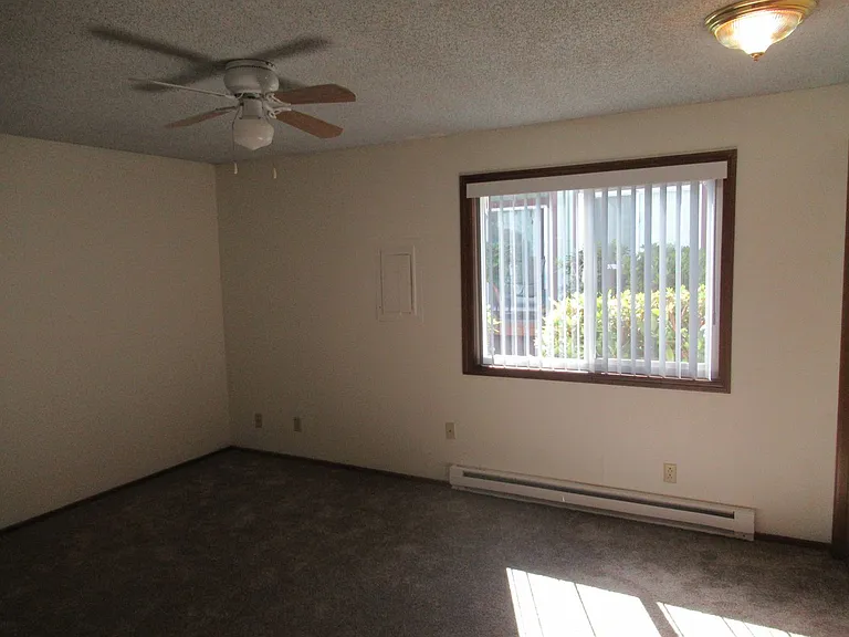 One Bedroom Apartment Close to Downtown — Photo 12