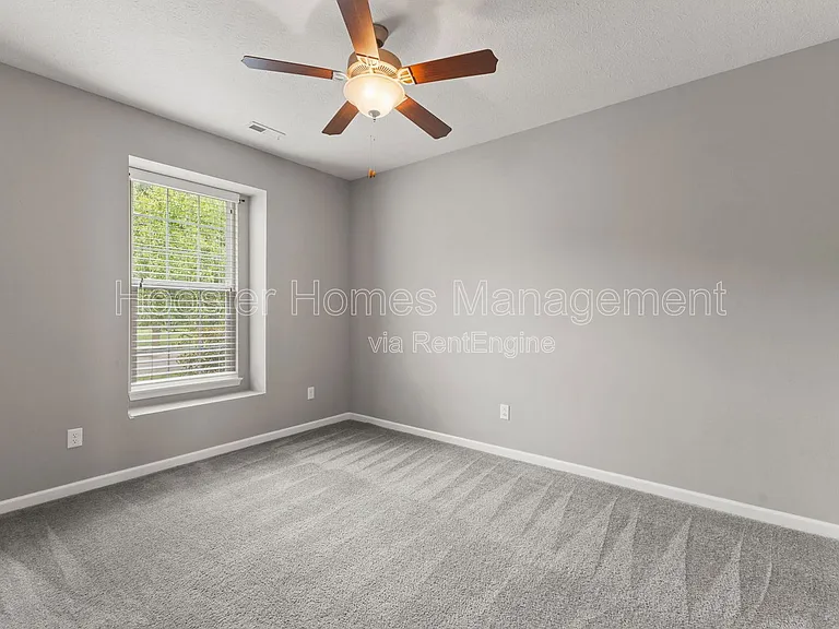 556 Dylan Dr — Photo 24