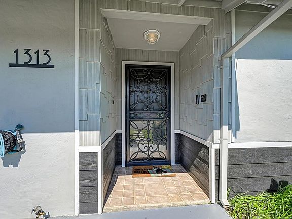 5th image of 1313 Gladstone Dr