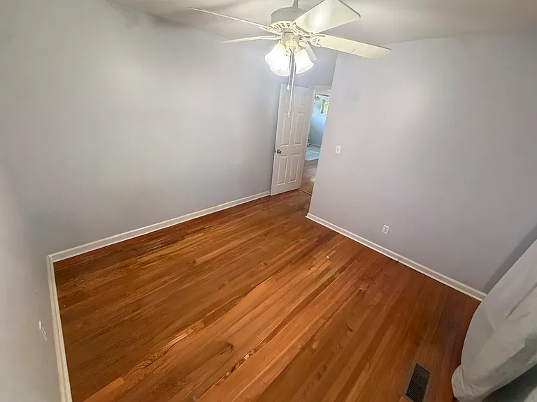 1910 Honeycut Ln — Photo 23