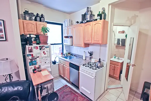 Rented by Jonis Realty | media 21