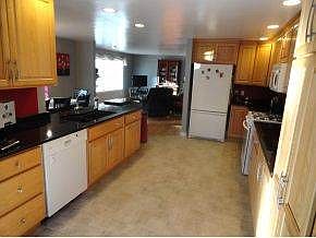 GREAT EAT-IN KITCHEN