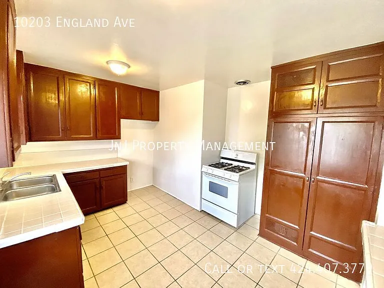 10203 England Ave — Photo 1