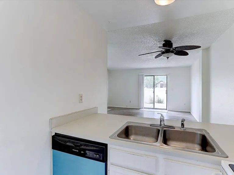 2033 Gyros Cir #166 — Photo 9